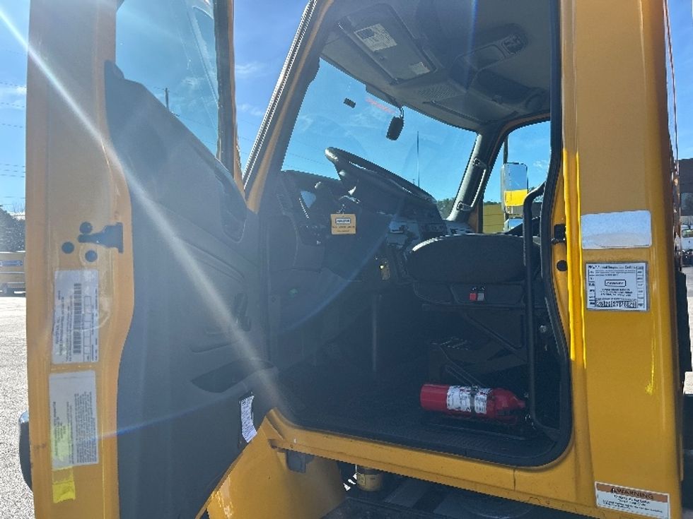 Medium Duty Box Truck-Light and Medium Duty Trucks-International-2021-MV607-Atlanta-GA-233,672\n\t\tmiles-$ 38,250 - Image 15