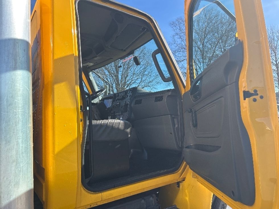 Medium Duty Box Truck-Light and Medium Duty Trucks-International-2021-MV607-Atlanta-GA-233,672\n\t\tmiles-$ 38,250 - Image 19