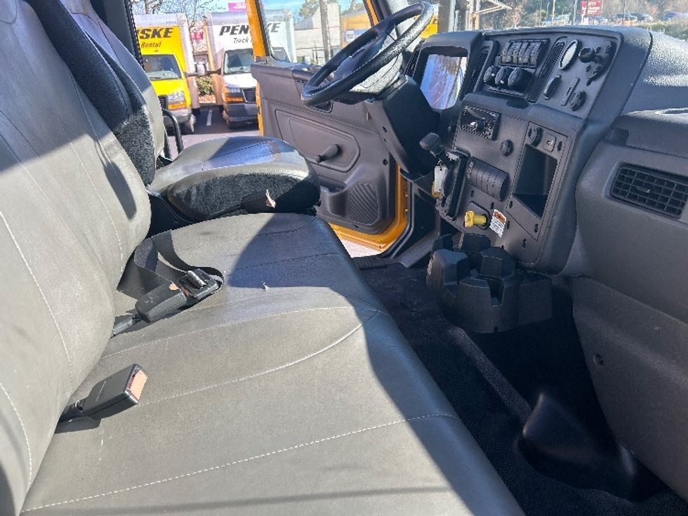 Medium Duty Box Truck-Light and Medium Duty Trucks-International-2021-MV607-Atlanta-GA-233,672\n\t\tmiles-$ 38,250 - Image 21