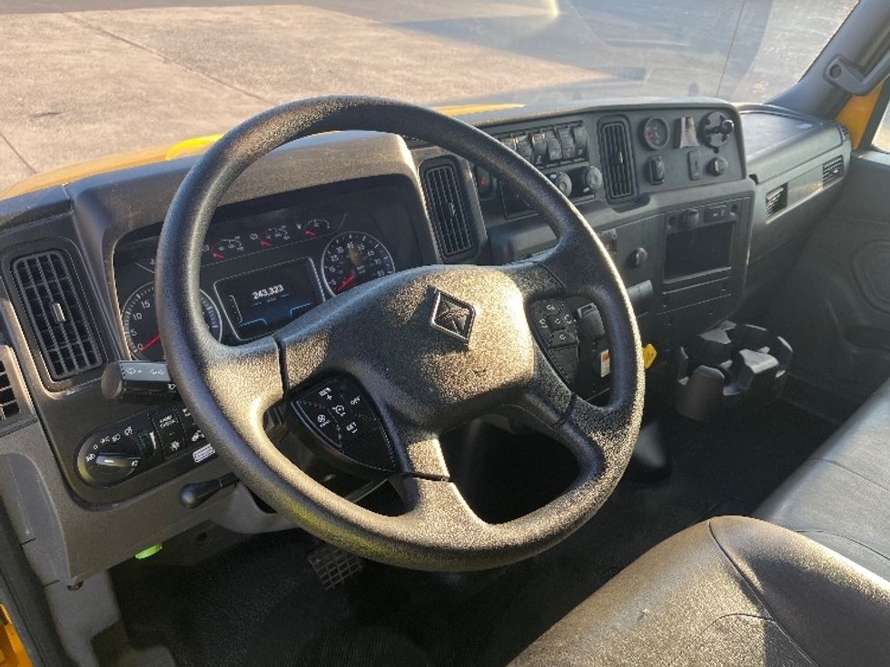 Medium Duty Box Truck-Light and Medium Duty Trucks-International-2021-MV607-Atlanta-GA-243,324\n\t\tmiles-$ 36,500 - Image 17