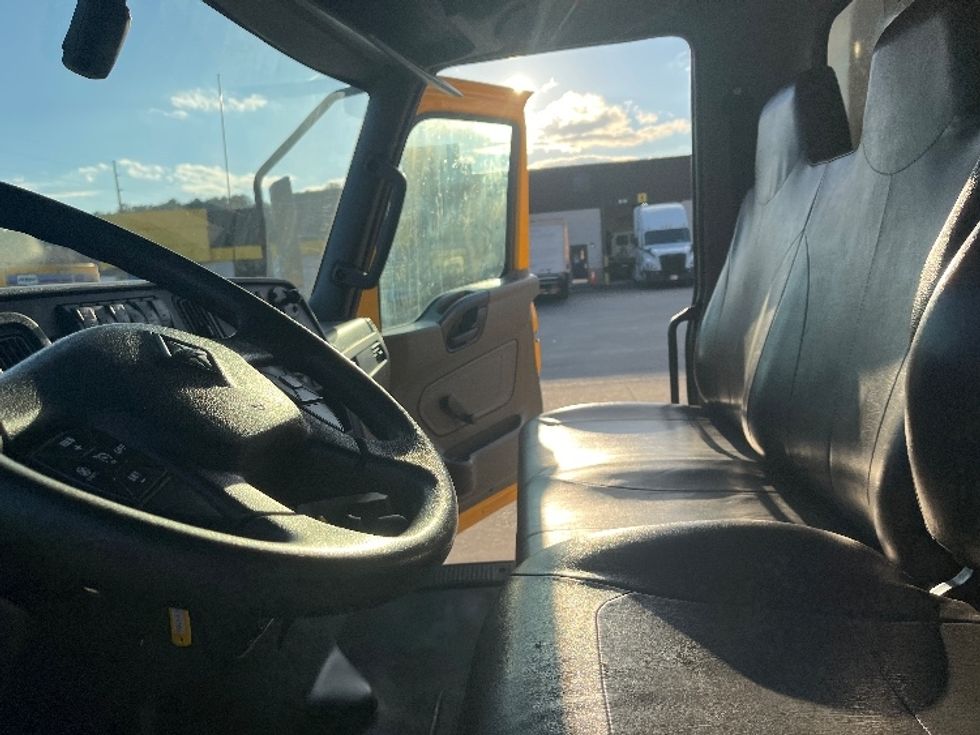 Medium Duty Box Truck-Light and Medium Duty Trucks-International-2021-MV607-Atlanta-GA-243,324\n\t\tmiles-$ 36,500 - Image 18