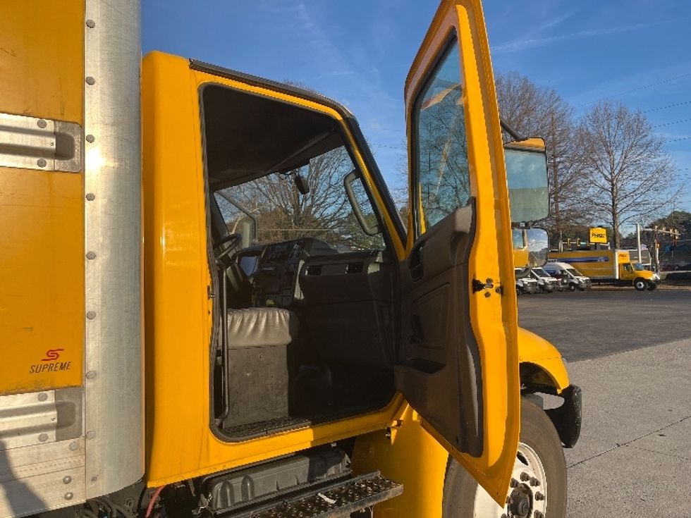 Medium Duty Box Truck-Light and Medium Duty Trucks-International-2021-MV607-Atlanta-GA-243,324\n\t\tmiles-$ 36,500 - Image 19