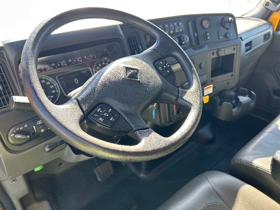 Medium Duty Box Truck-Light and Medium Duty Trucks-International-2021-MV607-Atlanta-GA-253,046\n\t\tmiles-$ 34,750 - Image 16
