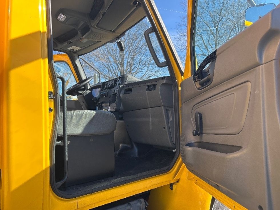 Medium Duty Box Truck-Light and Medium Duty Trucks-International-2021-MV607-Atlanta-GA-253,046\n\t\tmiles-$ 34,750 - Image 19