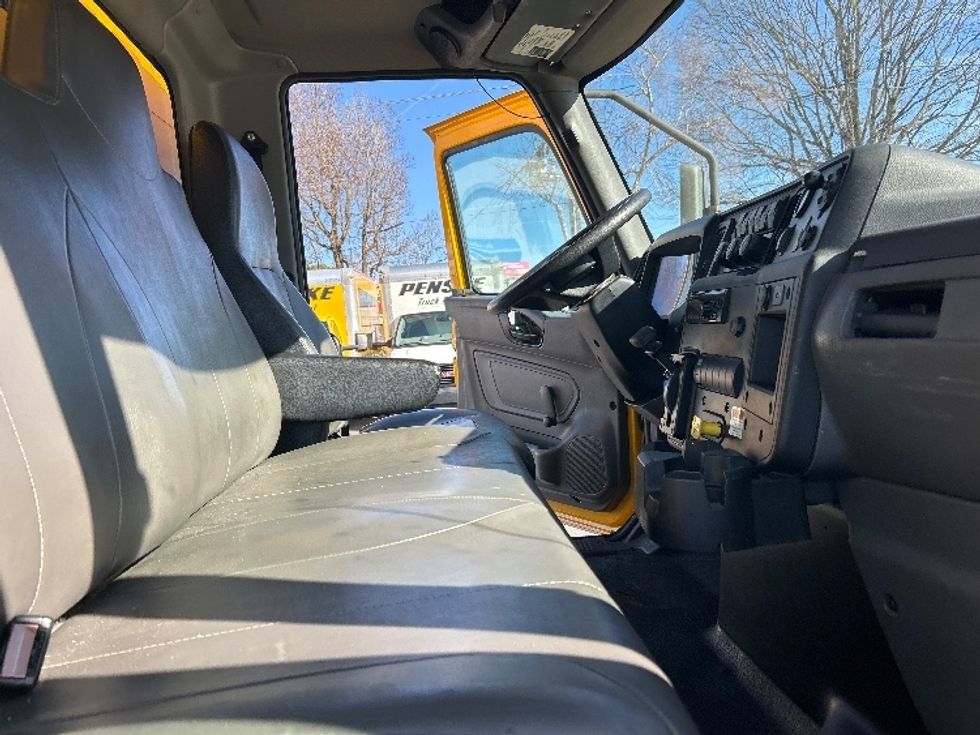 Medium Duty Box Truck-Light and Medium Duty Trucks-International-2021-MV607-Atlanta-GA-253,046\n\t\tmiles-$ 34,750 - Image 21