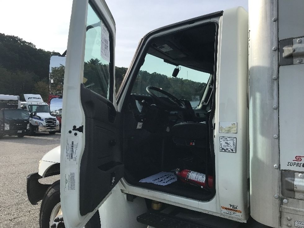 Medium Duty Box Truck-Light and Medium Duty Trucks-International-2021-MV607-Auburn-MA-231,801\n\t\tmiles-$ 39,500 - Image 16