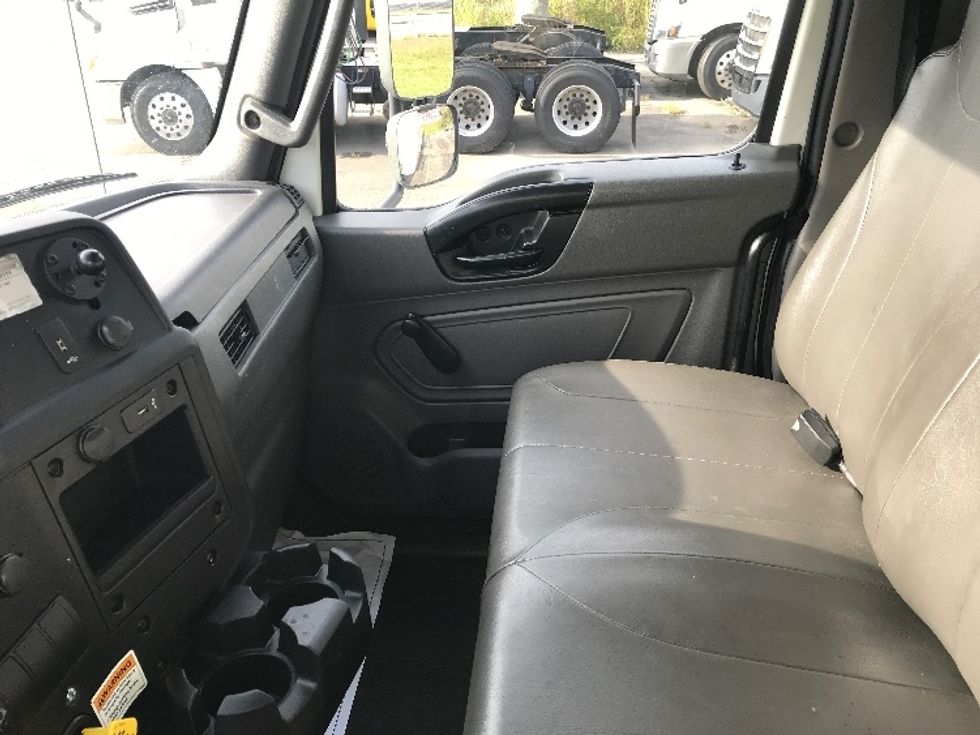 Medium Duty Box Truck-Light and Medium Duty Trucks-International-2021-MV607-Auburn-MA-231,801\n\t\tmiles-$ 39,500 - Image 19