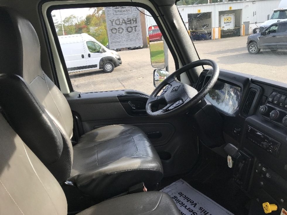 Medium Duty Box Truck-Light and Medium Duty Trucks-International-2021-MV607-Auburn-MA-231,801\n\t\tmiles-$ 39,500 - Image 22