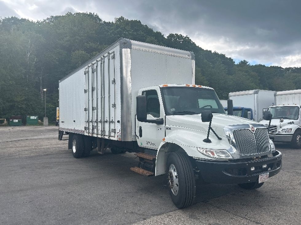 Medium Duty Box Truck-Light and Medium Duty Trucks-International-2021-MV607-Auburn-MA-261,777\n\t\tmiles-$ 37,250 - Image 1