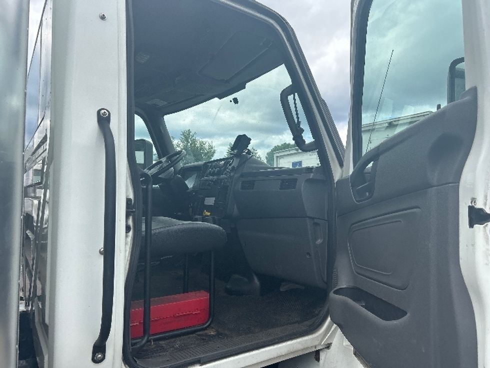 Medium Duty Box Truck-Light and Medium Duty Trucks-International-2021-MV607-Auburn-MA-261,777\n\t\tmiles-$ 37,250 - Image 19