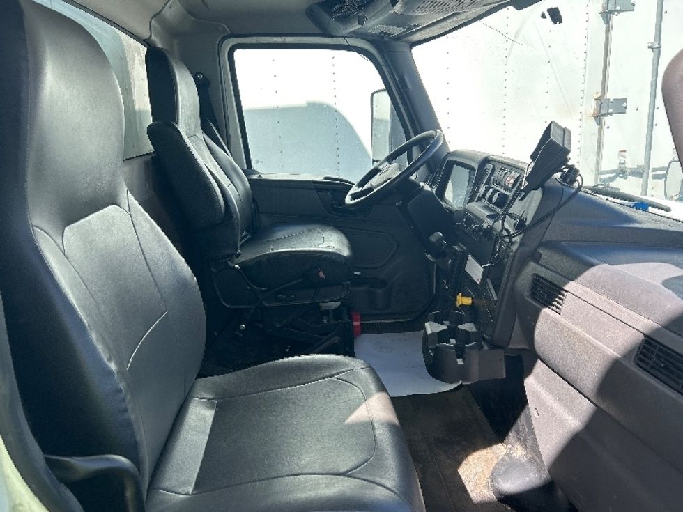 Medium Duty Box Truck-Light and Medium Duty Trucks-International-2021-MV607-Auburn-MA-261,777\n\t\tmiles-$ 37,250 - Image 21