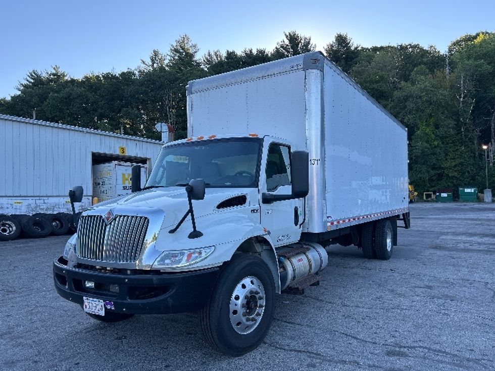 Medium Duty Box Truck-Light and Medium Duty Trucks-International-2021-MV607-Auburn-MA-267,495\n\t\tmiles-$ 37,000 - Image 1