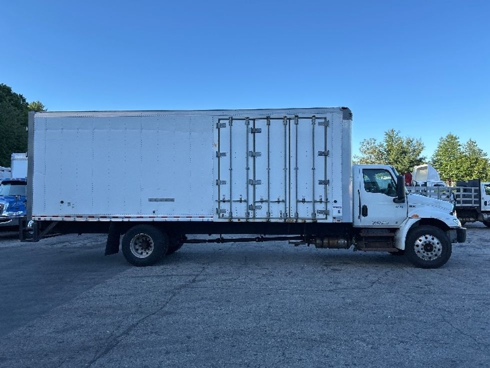 Medium Duty Box Truck-Light and Medium Duty Trucks-International-2021-MV607-Auburn-MA-267,495\n\t\tmiles-$ 37,000 - Image 14