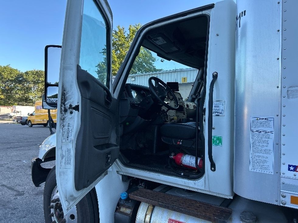 Medium Duty Box Truck-Light and Medium Duty Trucks-International-2021-MV607-Auburn-MA-267,495\n\t\tmiles-$ 37,000 - Image 15
