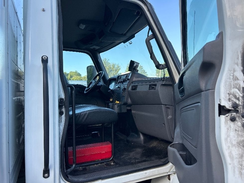 Medium Duty Box Truck-Light and Medium Duty Trucks-International-2021-MV607-Auburn-MA-267,495\n\t\tmiles-$ 37,000 - Image 19