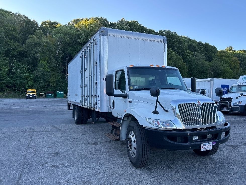 Medium Duty Box Truck-Light and Medium Duty Trucks-International-2021-MV607-Auburn-MA-267,495\n\t\tmiles-$ 37,000 - Image 3