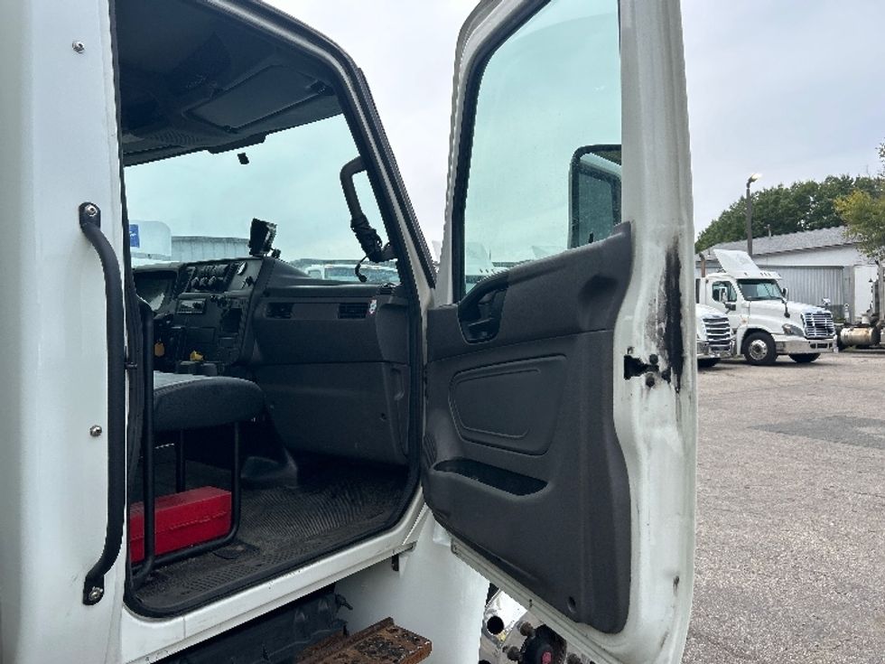 Medium Duty Box Truck-Light and Medium Duty Trucks-International-2021-MV607-Auburn-MA-305,945\n\t\tmiles-$ 29,500 - Image 18