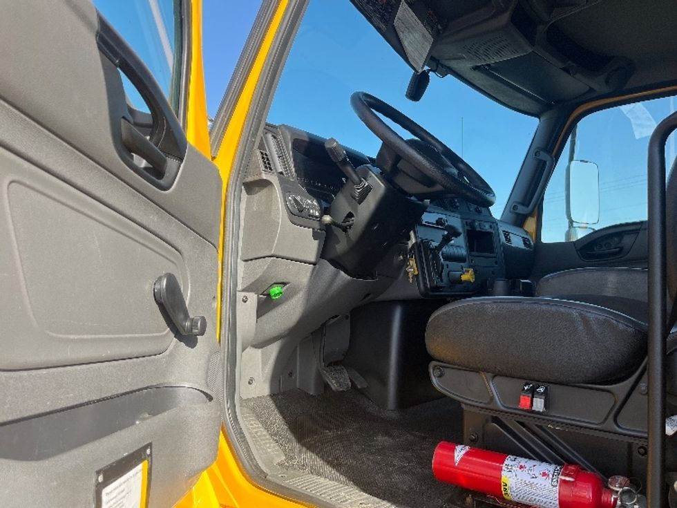 Medium Duty Box Truck-Light and Medium Duty Trucks-International-2021-MV607-Bakersfield-CA-182,086\n\t\tmiles-$ 35,750 - Image 16
