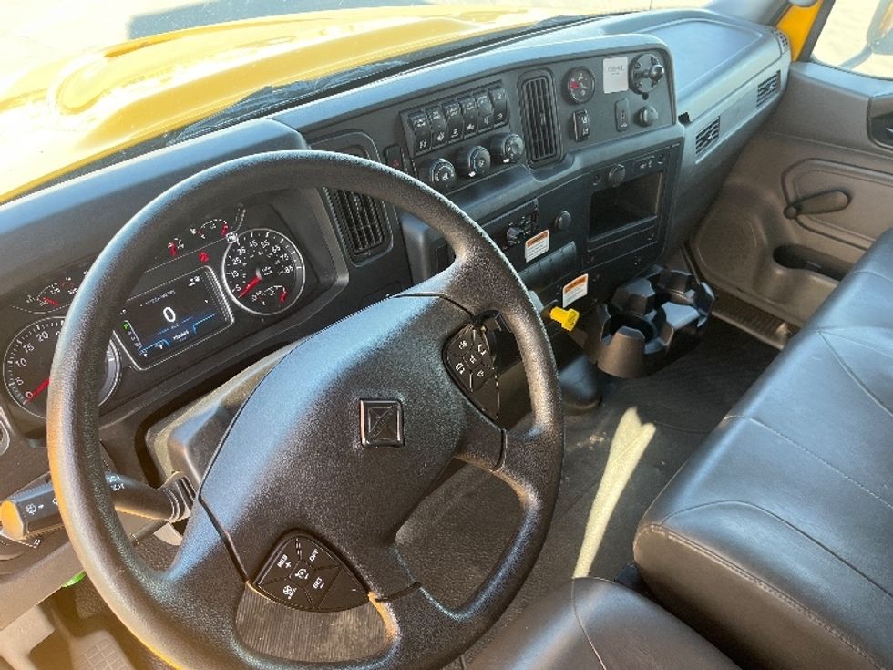 Medium Duty Box Truck-Light and Medium Duty Trucks-International-2021-MV607-Bakersfield-CA-182,086\n\t\tmiles-$ 35,750 - Image 17