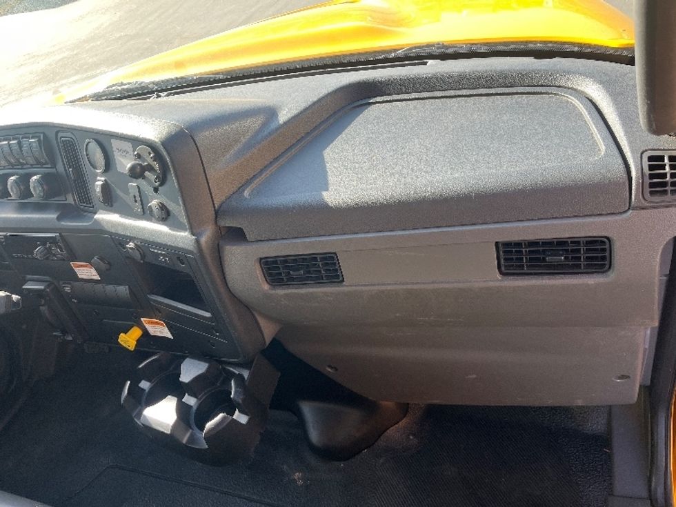 Medium Duty Box Truck-Light and Medium Duty Trucks-International-2021-MV607-Bakersfield-CA-182,086\n\t\tmiles-$ 35,750 - Image 21