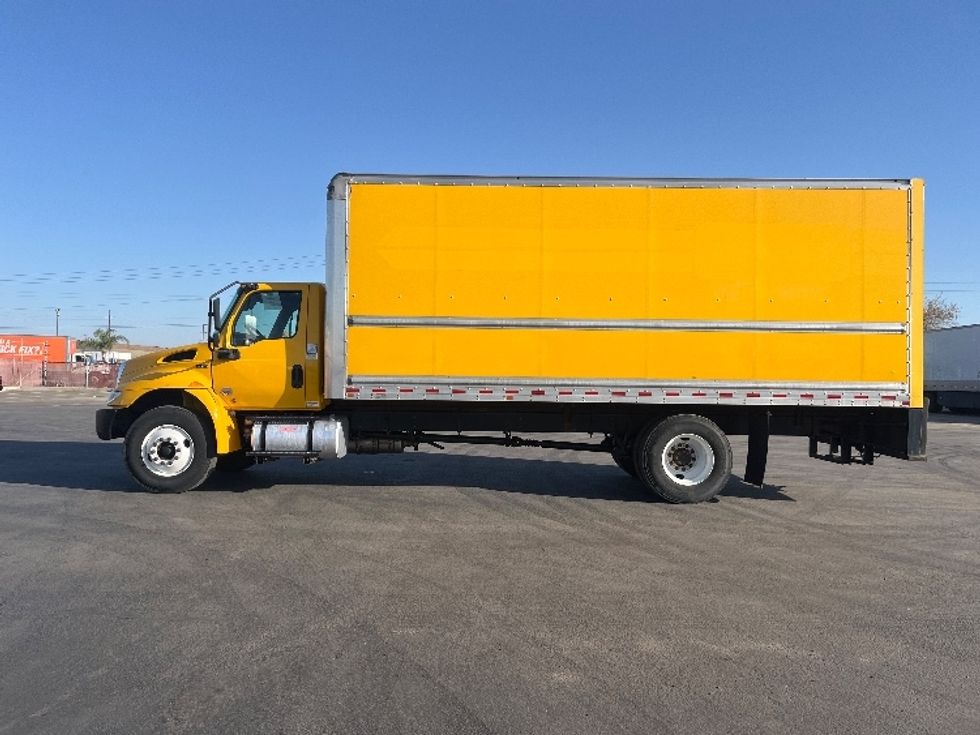 Medium Duty Box Truck-Light and Medium Duty Trucks-International-2021-MV607-Bakersfield-CA-182,086\n\t\tmiles-$ 35,750 - Image 4