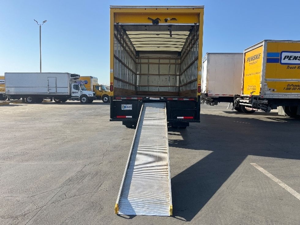 Medium Duty Box Truck-Light and Medium Duty Trucks-International-2021-MV607-Bakersfield-CA-182,086\n\t\tmiles-$ 35,750 - Image 9