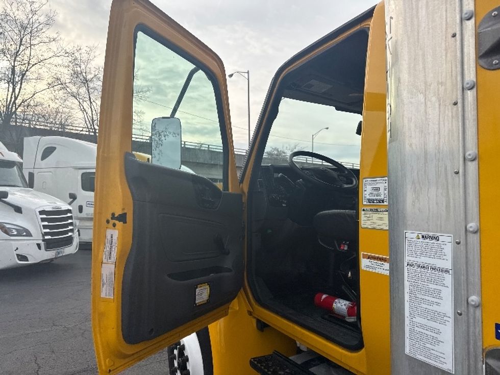 Medium Duty Box Truck-Light and Medium Duty Trucks-International-2021-MV607-Baltimore-MD-203,954\n\t\tmiles-$ 41,750 - Image 15