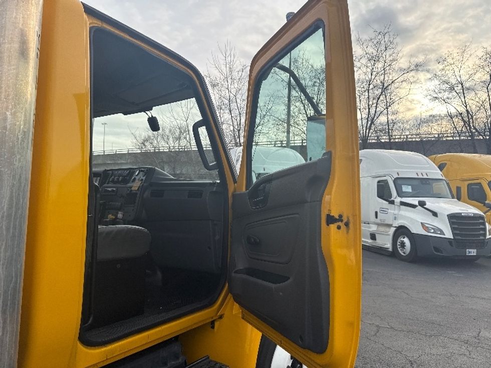 Medium Duty Box Truck-Light and Medium Duty Trucks-International-2021-MV607-Baltimore-MD-203,954\n\t\tmiles-$ 41,750 - Image 19