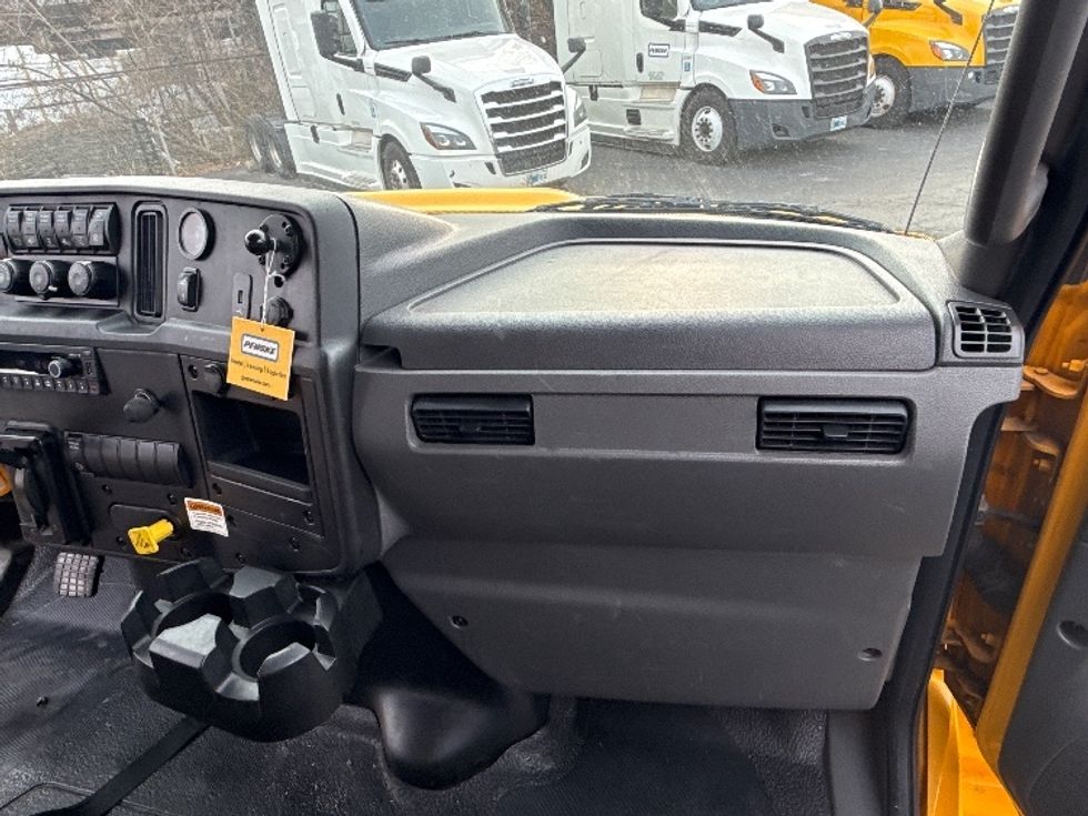 Medium Duty Box Truck-Light and Medium Duty Trucks-International-2021-MV607-Baltimore-MD-203,954\n\t\tmiles-$ 41,750 - Image 20