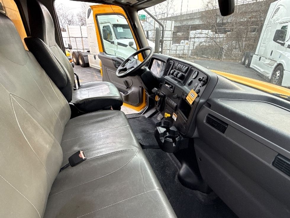 Medium Duty Box Truck-Light and Medium Duty Trucks-International-2021-MV607-Baltimore-MD-203,954\n\t\tmiles-$ 41,750 - Image 21