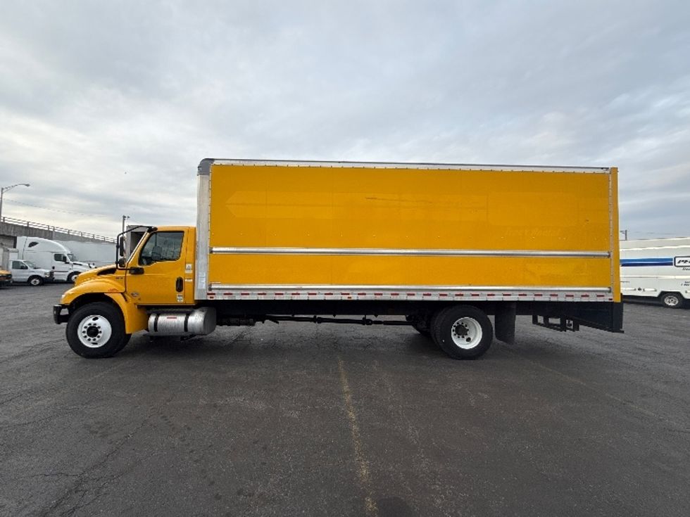 Medium Duty Box Truck-Light and Medium Duty Trucks-International-2021-MV607-Baltimore-MD-203,954\n\t\tmiles-$ 41,750 - Image 4