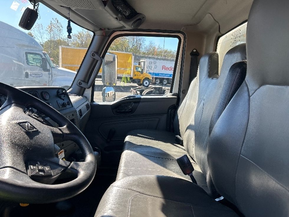 Medium Duty Box Truck-Light and Medium Duty Trucks-International-2021-MV607-Baltimore-MD-230,186\n\t\tmiles-$ 44,750 - Image 20