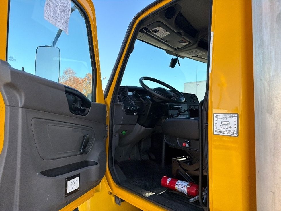 Medium Duty Box Truck-Light and Medium Duty Trucks-International-2021-MV607-Baton Rouge-LA-196,151\n\t\tmiles-$ 42,750 - Image 15