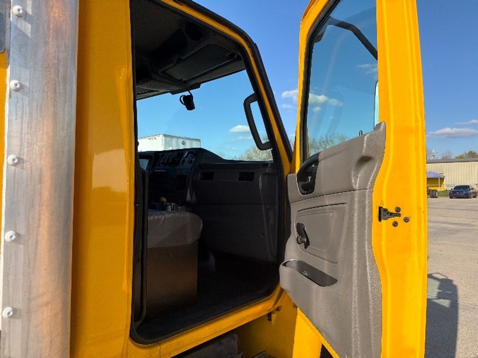 Medium Duty Box Truck-Light and Medium Duty Trucks-International-2021-MV607-Baton Rouge-LA-196,151\n\t\tmiles-$ 42,750 - Image 19