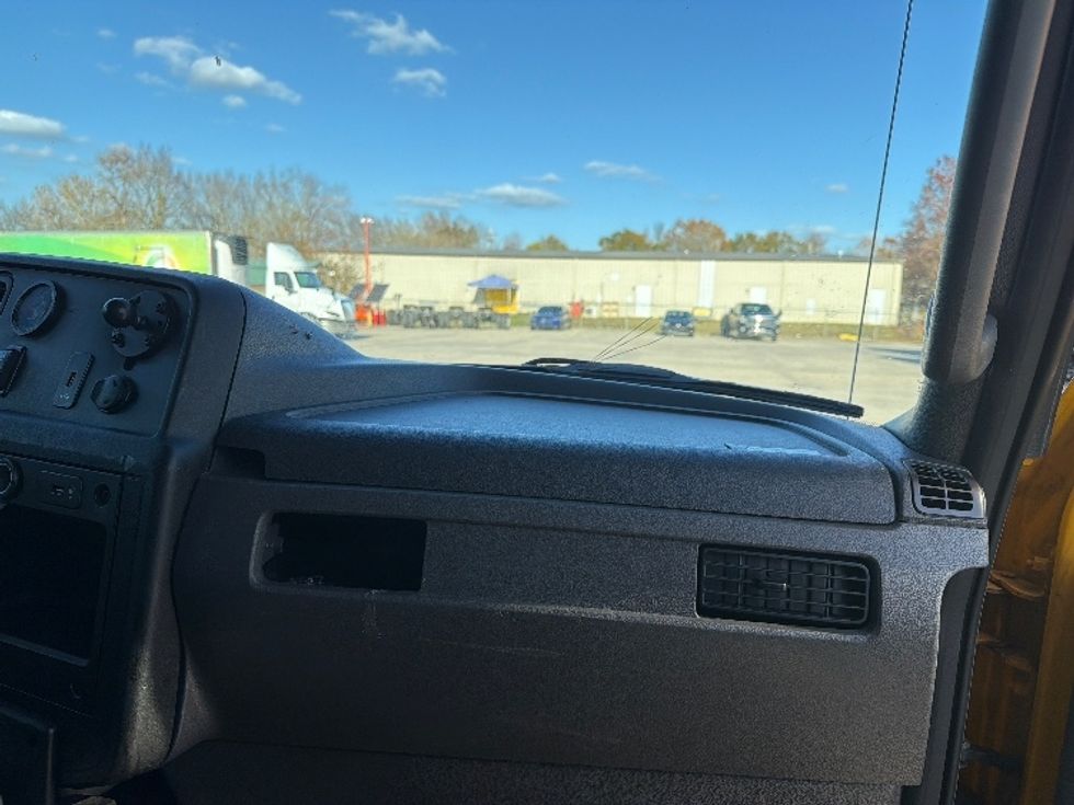 Medium Duty Box Truck-Light and Medium Duty Trucks-International-2021-MV607-Baton Rouge-LA-196,151\n\t\tmiles-$ 42,750 - Image 20