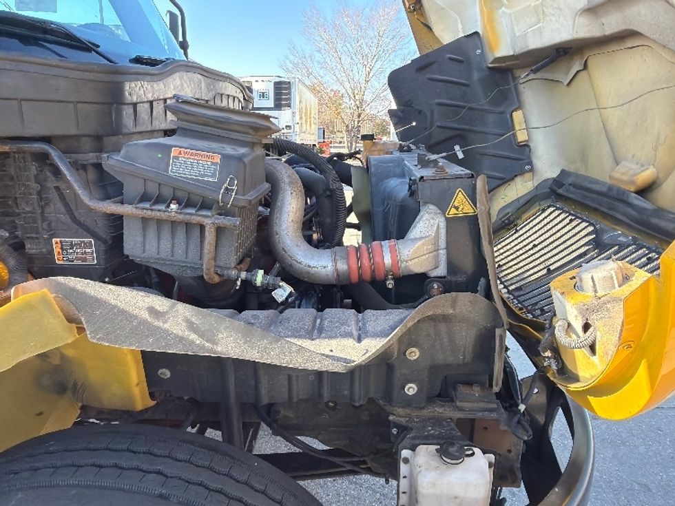 Medium Duty Box Truck-Light and Medium Duty Trucks-International-2021-MV607-Baton Rouge-LA-196,151\n\t\tmiles-$ 42,750 - Image 22