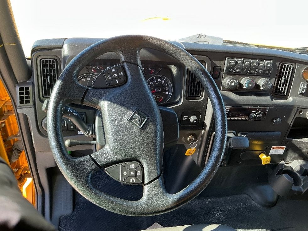 Medium Duty Box Truck-Light and Medium Duty Trucks-International-2021-MV607-Baton Rouge-LA-215,598\n\t\tmiles-$ 40,000 - Image 17