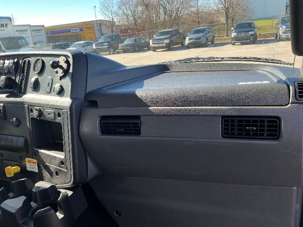 Medium Duty Box Truck-Light and Medium Duty Trucks-International-2021-MV607-Baton Rouge-LA-215,598\n\t\tmiles-$ 40,000 - Image 21