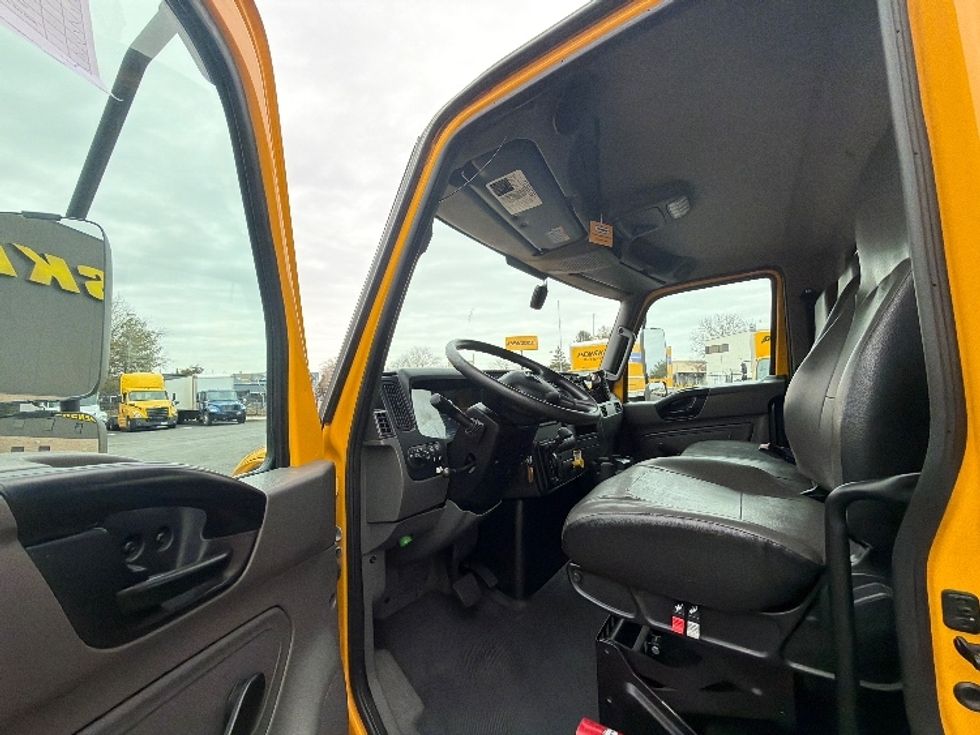 Medium Duty Box Truck-Light and Medium Duty Trucks-International-2021-MV607-Belcamp-MD-220,571\n\t\tmiles-$ 37,750 - Image 16