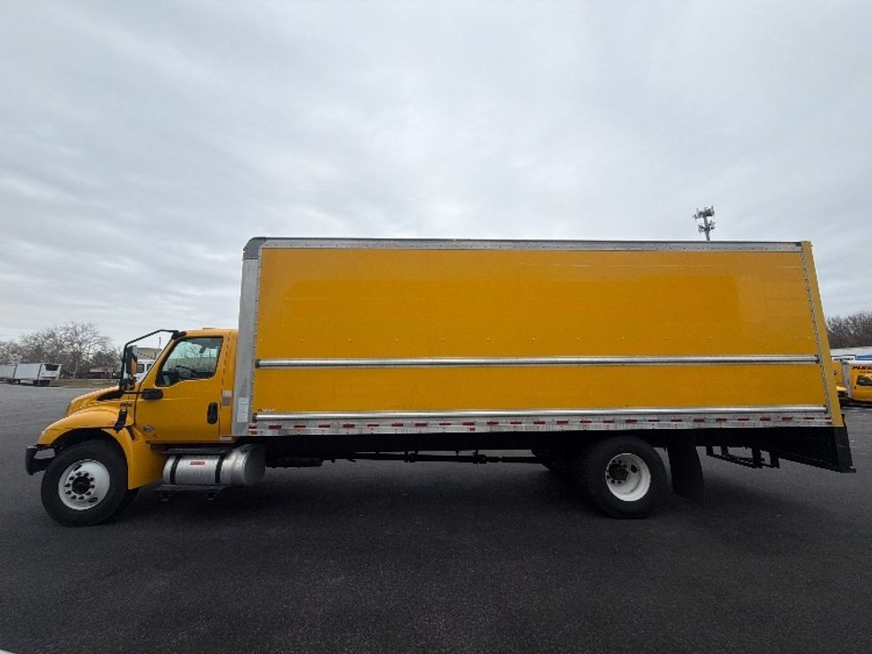 Medium Duty Box Truck-Light and Medium Duty Trucks-International-2021-MV607-Belcamp-MD-220,571\n\t\tmiles-$ 37,750 - Image 4