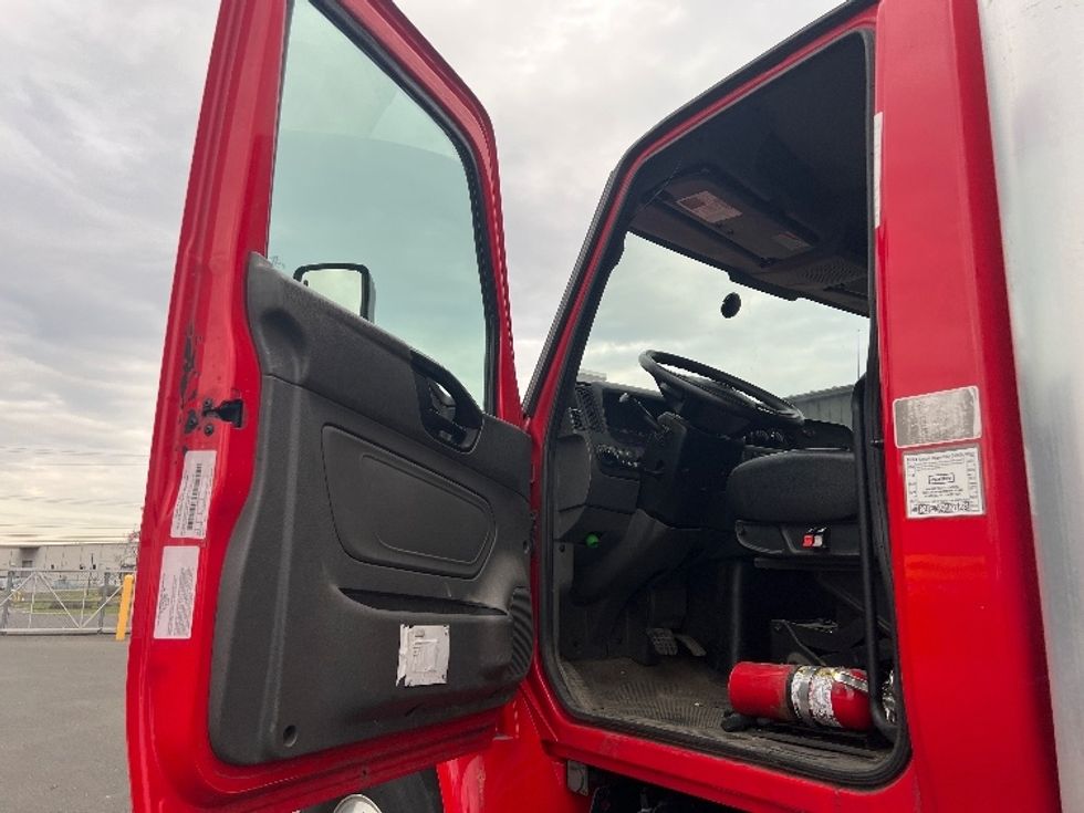 Medium Duty Box Truck-Light and Medium Duty Trucks-International-2021-MV607-Bensalem-PA-334,529\n\t\tmiles-$ 27,500 - Image 16