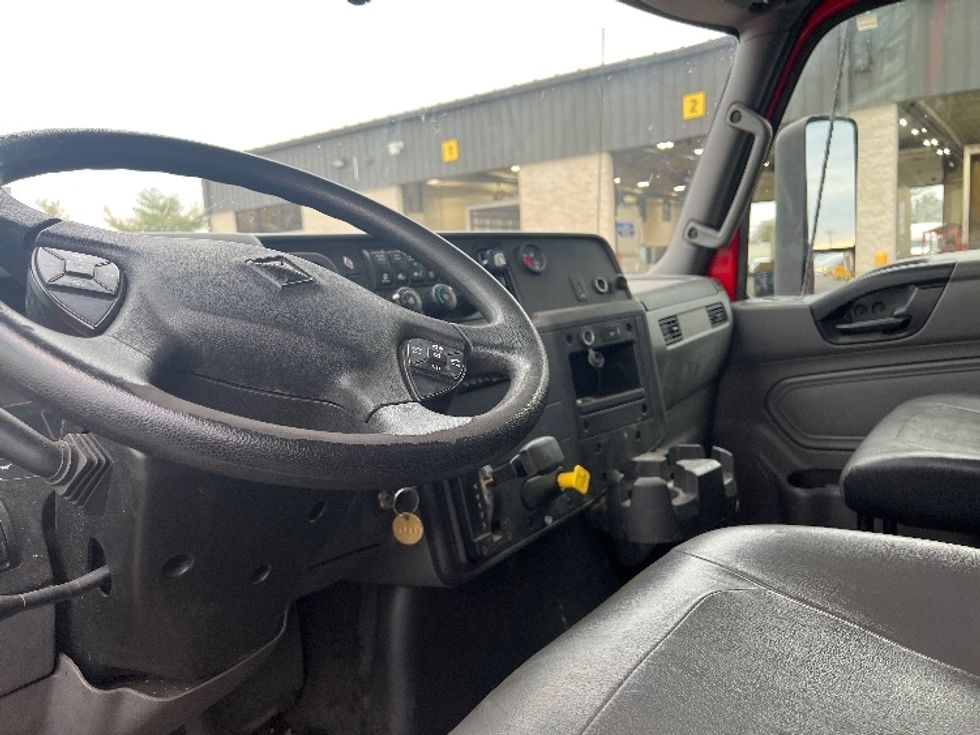 Medium Duty Box Truck-Light and Medium Duty Trucks-International-2021-MV607-Bensalem-PA-334,529\n\t\tmiles-$ 27,500 - Image 17
