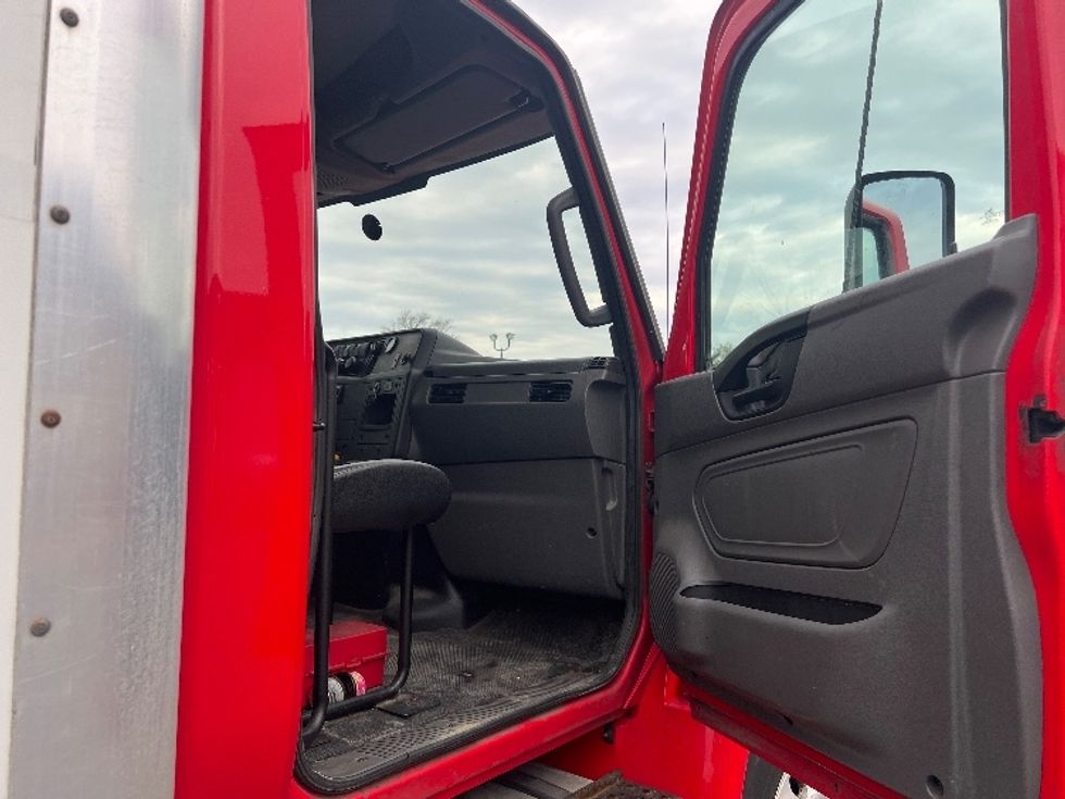 Medium Duty Box Truck-Light and Medium Duty Trucks-International-2021-MV607-Bensalem-PA-334,529\n\t\tmiles-$ 27,500 - Image 20