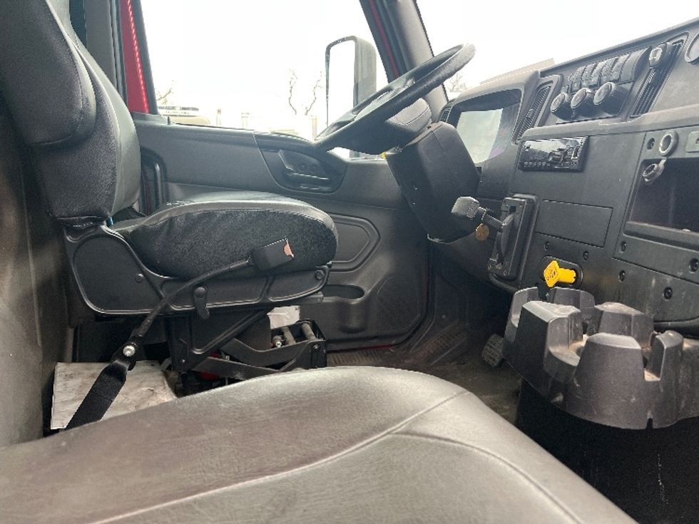 Medium Duty Box Truck-Light and Medium Duty Trucks-International-2021-MV607-Bensalem-PA-334,529\n\t\tmiles-$ 27,500 - Image 22