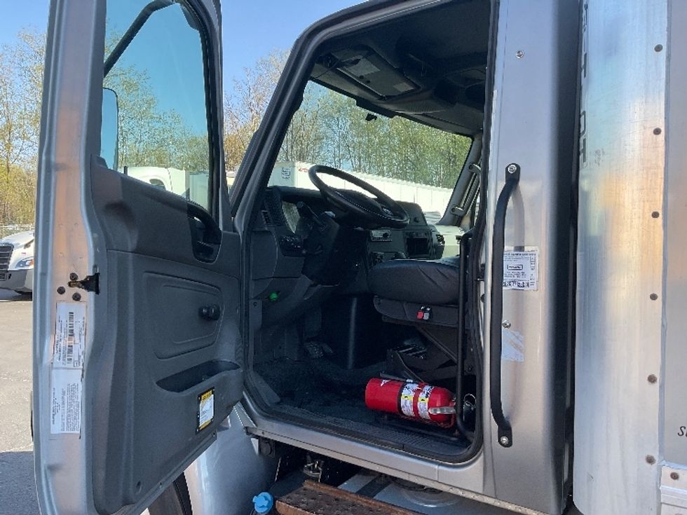 Medium Duty Box Truck-Light and Medium Duty Trucks-International-2021-MV607-Binghamton-NY-242,844\n\t\tmiles-$ 44,500 - Image 16