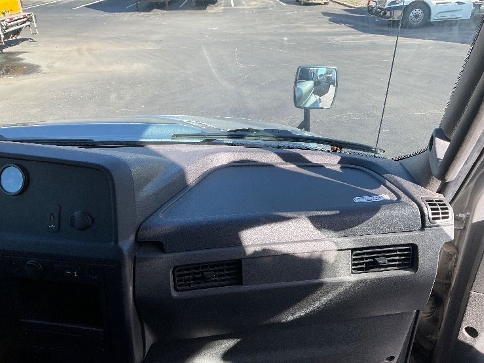 Medium Duty Box Truck-Light and Medium Duty Trucks-International-2021-MV607-Binghamton-NY-242,844\n\t\tmiles-$ 44,500 - Image 21