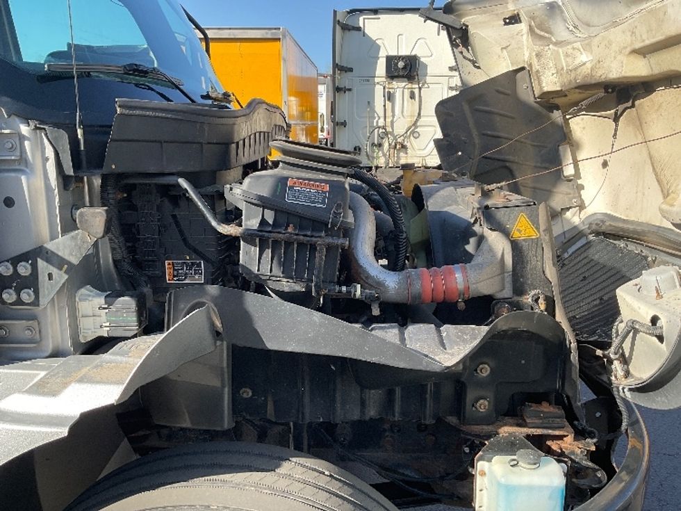 Medium Duty Box Truck-Light and Medium Duty Trucks-International-2021-MV607-Binghamton-NY-242,844\n\t\tmiles-$ 44,500 - Image 23