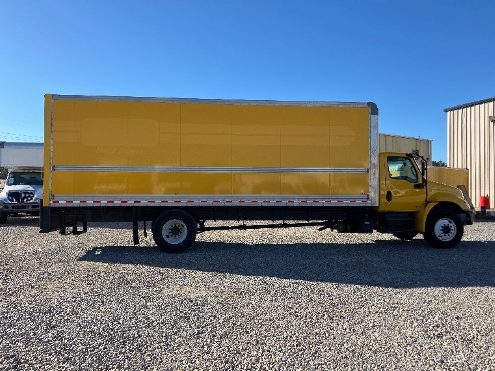 Medium Duty Box Truck-Light and Medium Duty Trucks-International-2021-MV607-Birmingham-AL-182,609\n\t\tmiles-$ 48,000 - Image 14