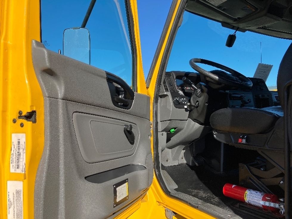 Medium Duty Box Truck-Light and Medium Duty Trucks-International-2021-MV607-Birmingham-AL-182,609\n\t\tmiles-$ 48,000 - Image 15