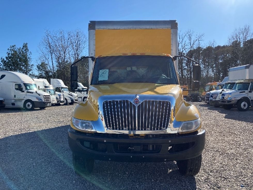 Medium Duty Box Truck-Light and Medium Duty Trucks-International-2021-MV607-Birmingham-AL-182,609\n\t\tmiles-$ 48,000 - Image 2